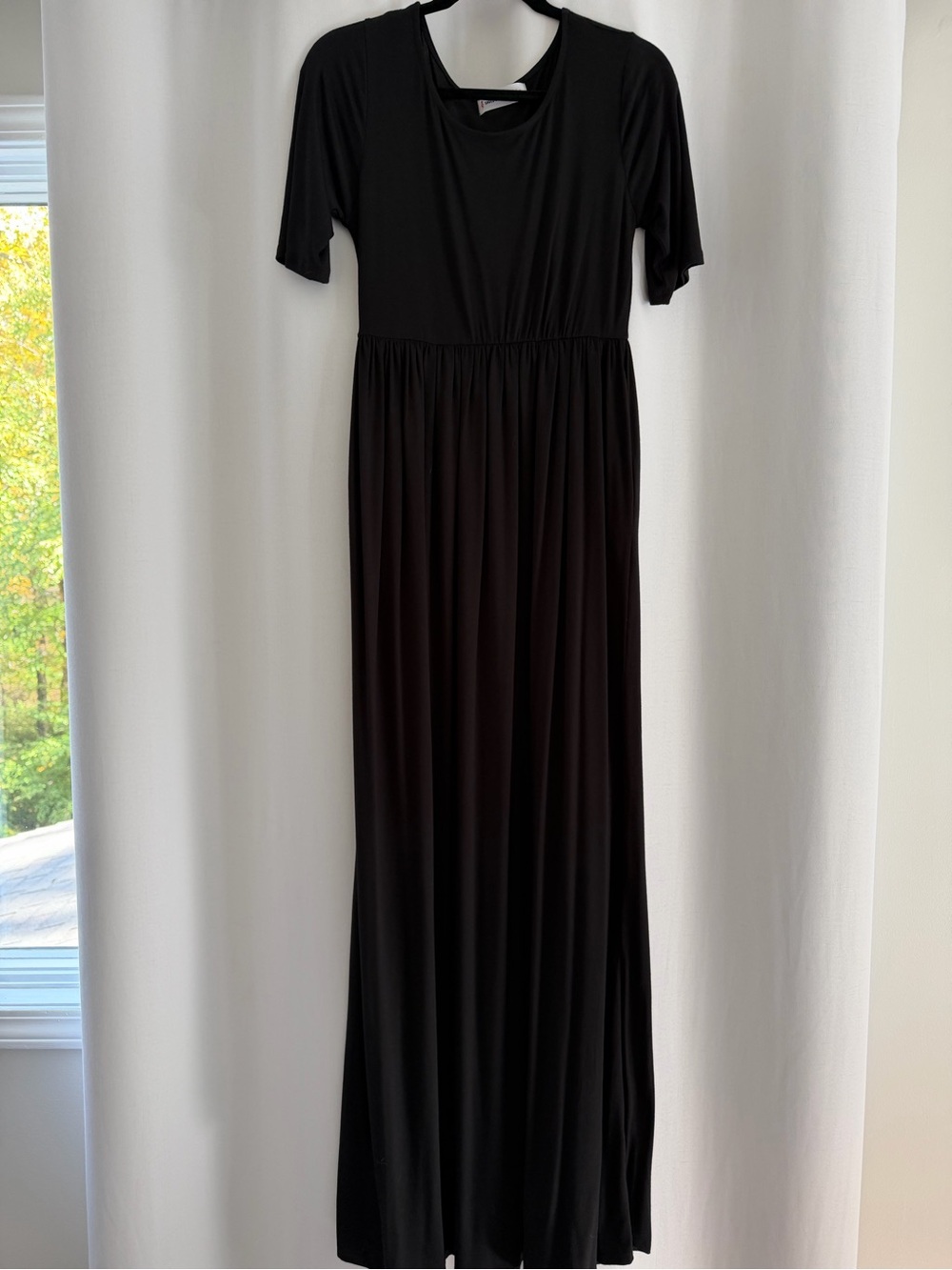 Black Short-Sleeve Maxi Dress with Pockets!